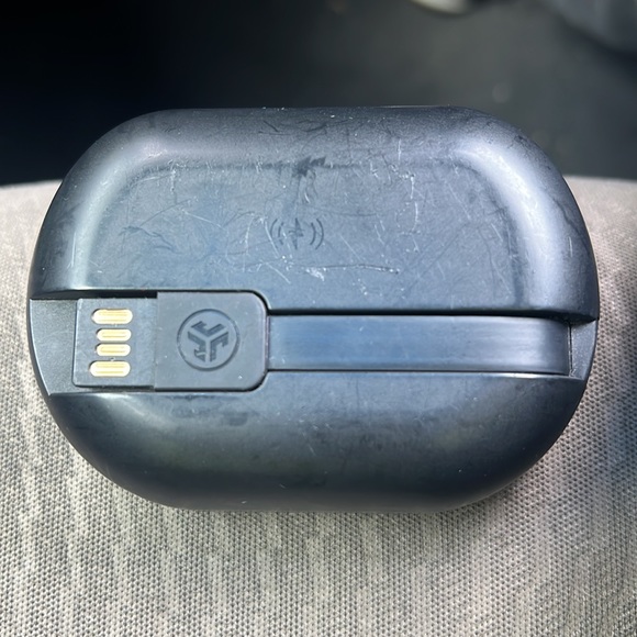 JLABS Earbuds - Picture 3 of 3